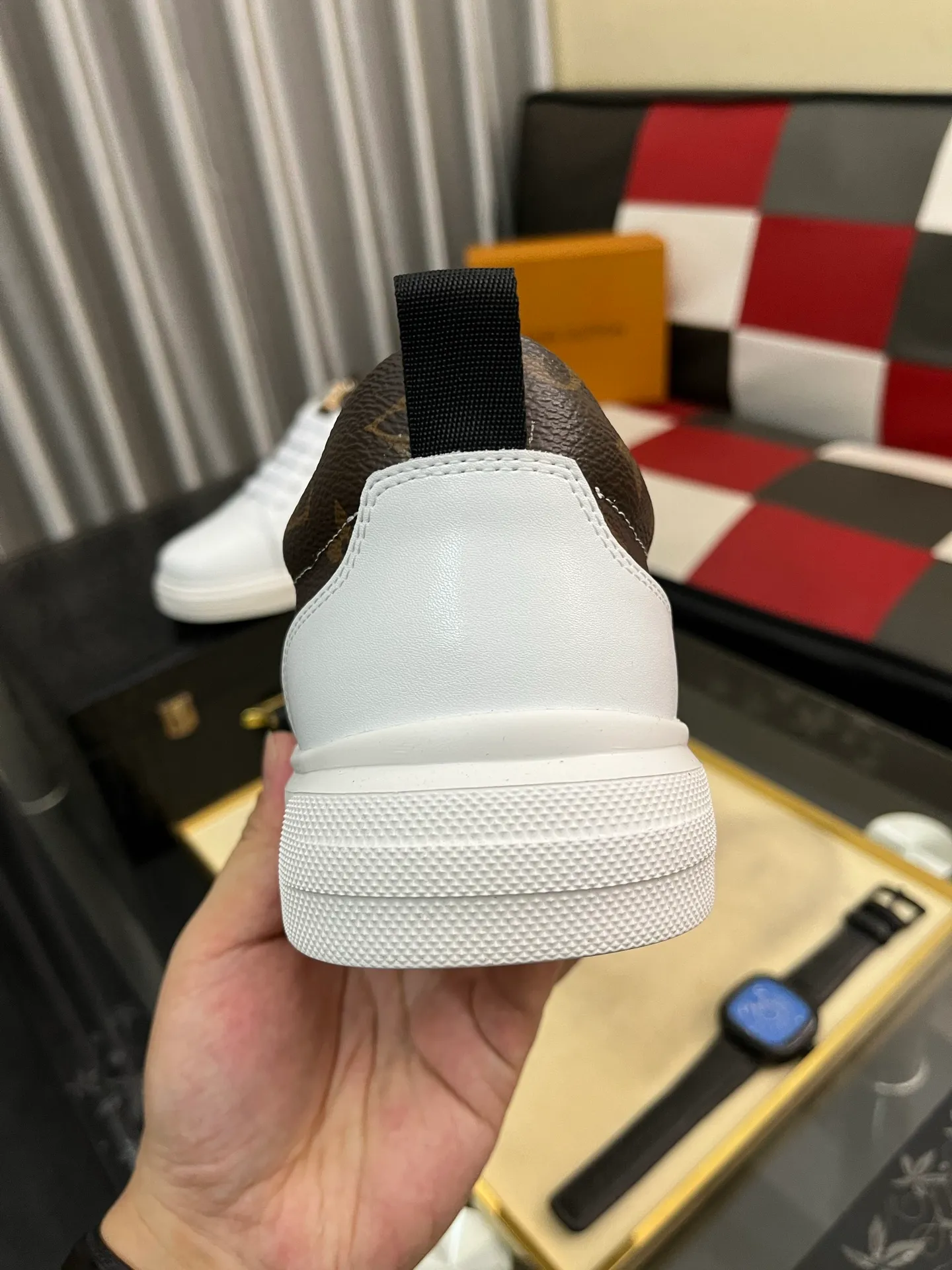Men's shoes 💰400⌚️⌚️【LOUIS VUITTON】Same style as Louis Vuitton* official website 🚹Men's high-top casual shoes❤️Same style as popular celebrities and big names ~ Best-selling at home and abroad Lv focuses on the checkerboard series...Imported first-layer cowhide with special fabrics➕Full sheep leather lining➕Brand-specific hollow outsole💎Number: 38-443️⃣Colors available